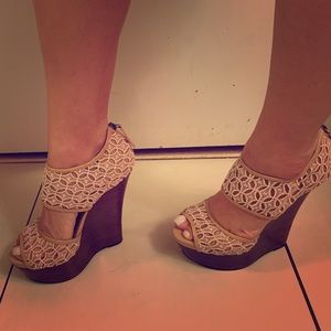 Bebe lace wedges 8 1/2